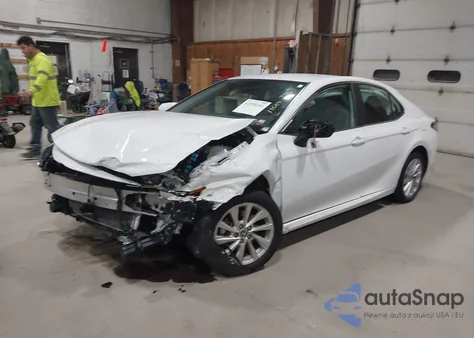 2024 Toyota Camry Le z USA, uszkodzony, nr VIN 4T1C11AK3RU861660